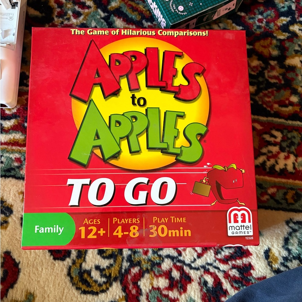 Mattel Apples to Apples To Go - Vibrant Red and Green